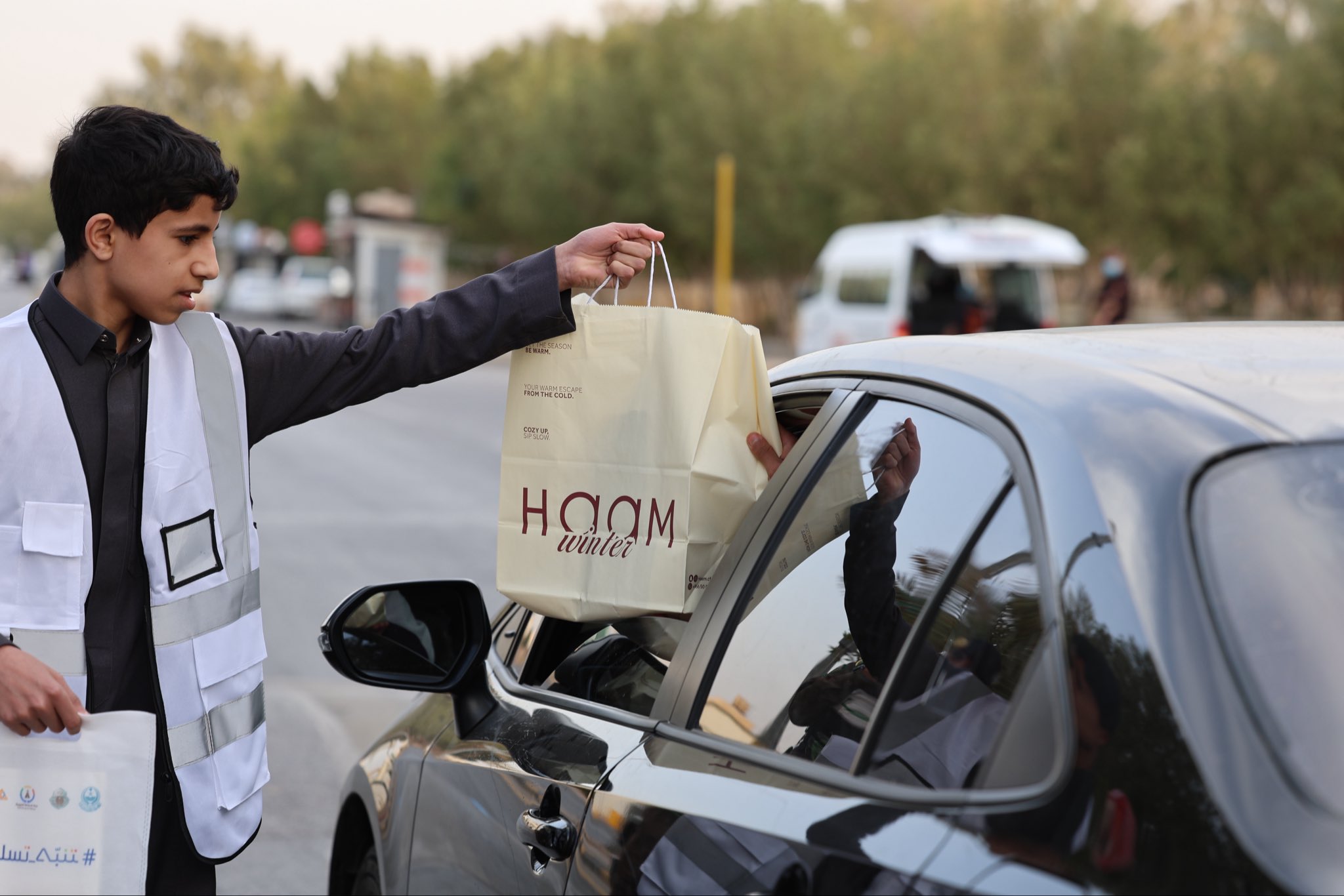 صورة من توزيعات في الميدان لحملة تنبه تسلم