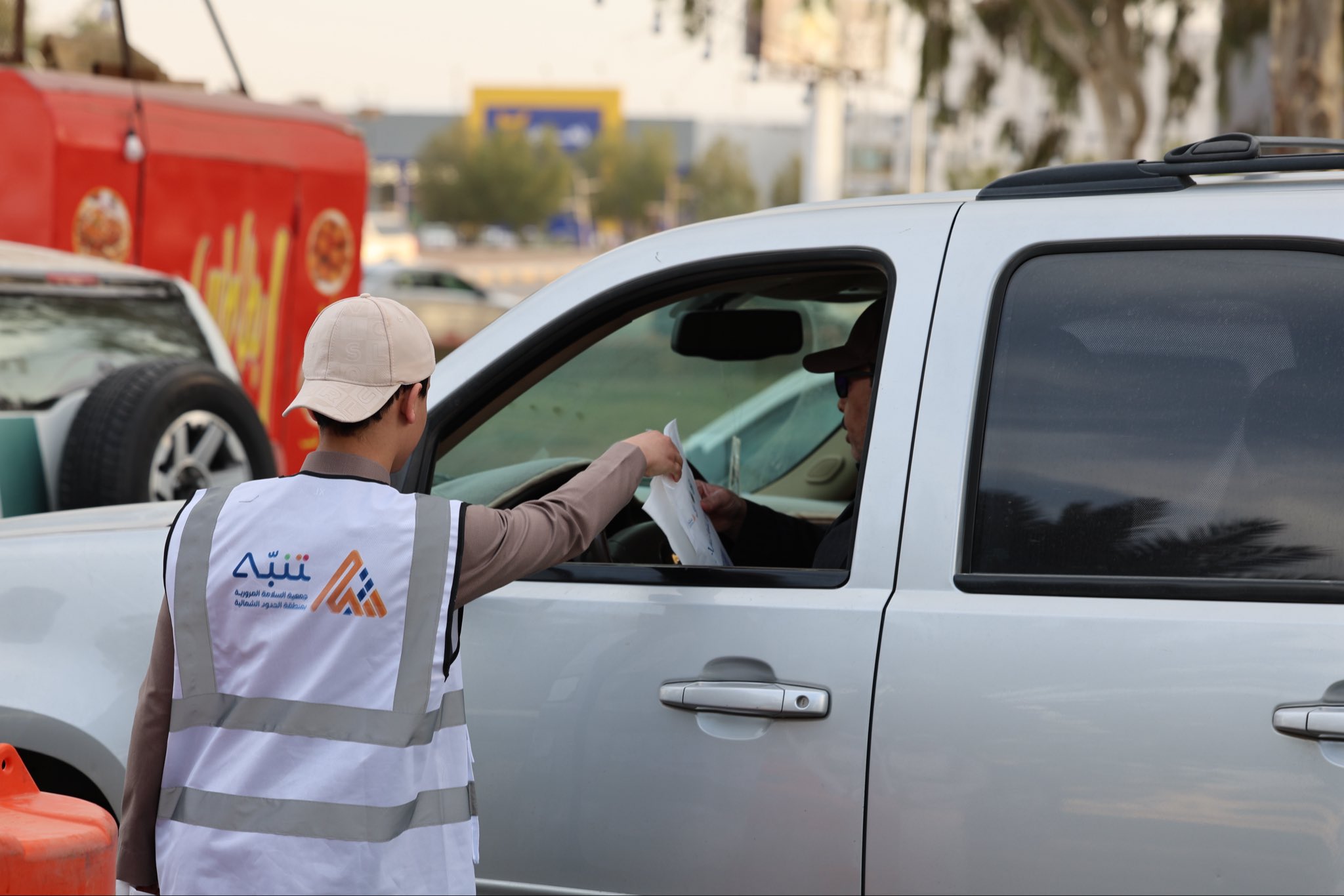 صورة من توزيعات في الميدان لحملة تنبه تسلم